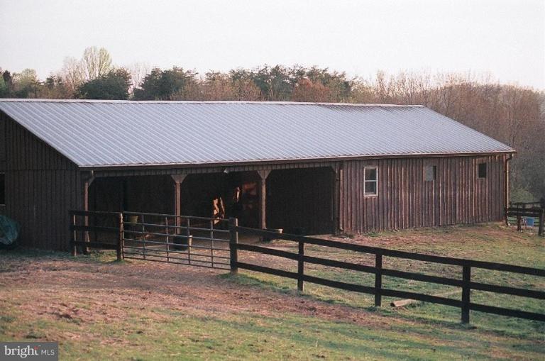 6062 Snow Mountain Road Broad Run, VA 20137 - Photo 19 of 28 Barn