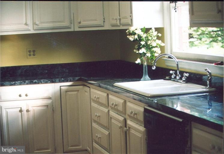 6062 Snow Mountain Road Broad Run, VA 20137 - Photo 22 of 28 Kitchen view 1