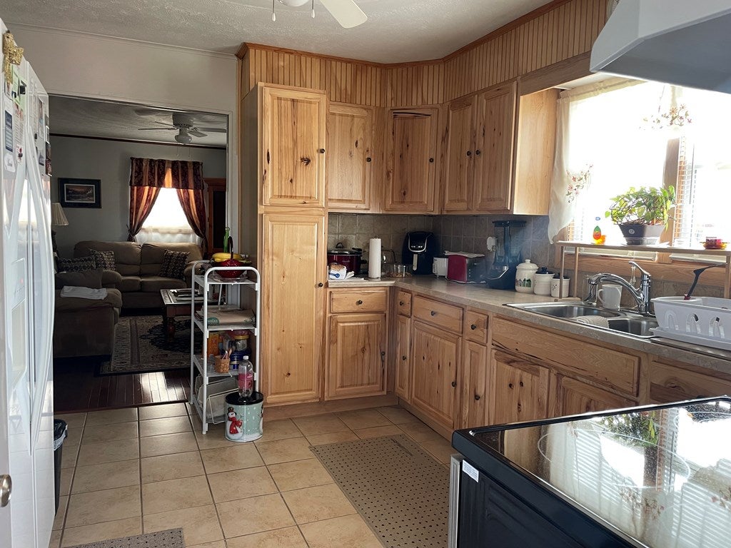4027 Chicken Rdg Road Jewell Ridge, VA 24622 - Photo 2 of 16 Gallery Image 2