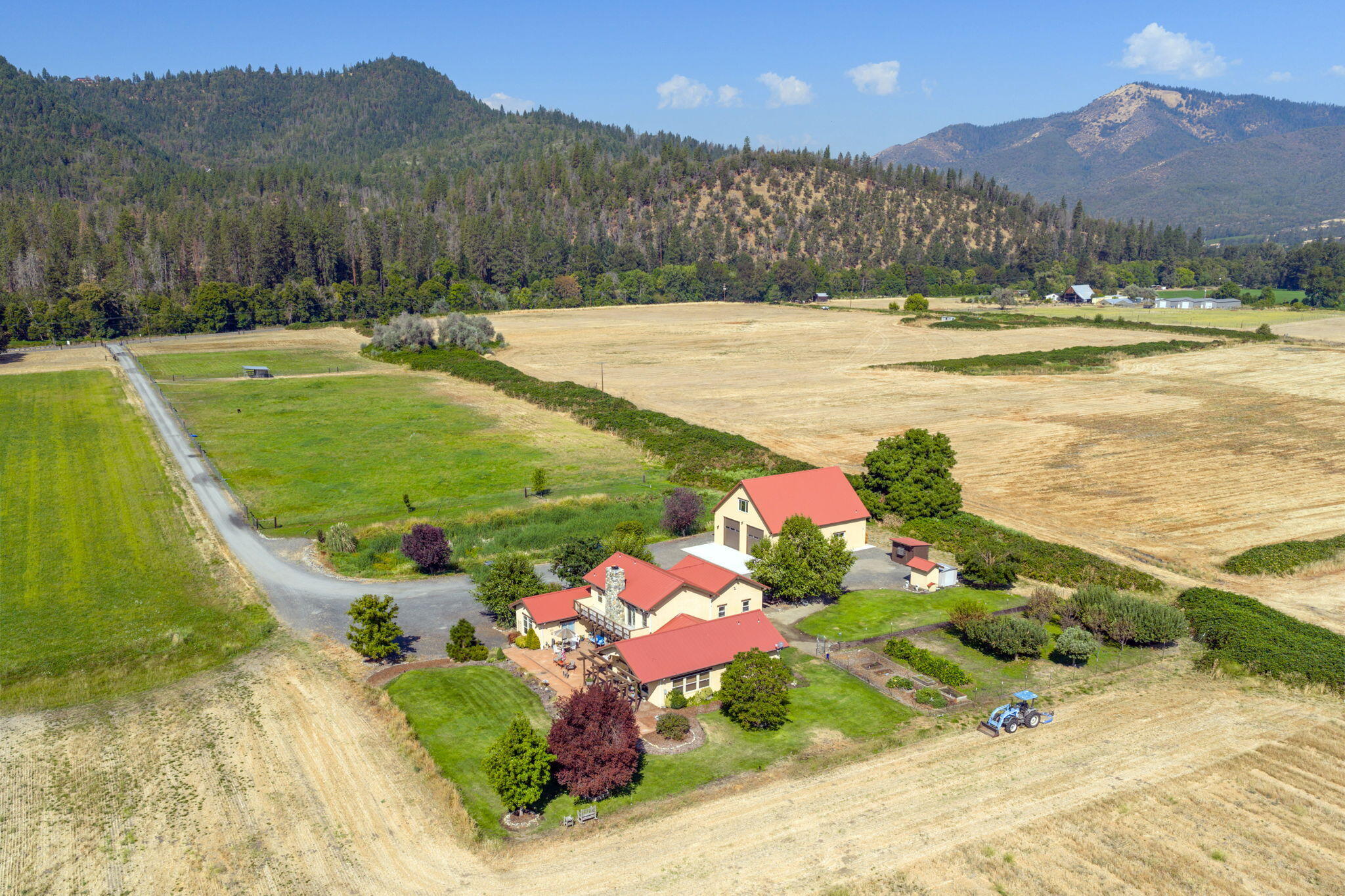 1176 Hamilton Road Jacksonville, OR 97530 - Photo 68 of 125 a view of a swimming pool with a yard