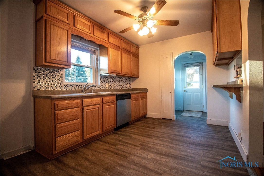 2331 Brown Road Oregon, OH 43616 - Photo 2 of 23 Gallery Image 2