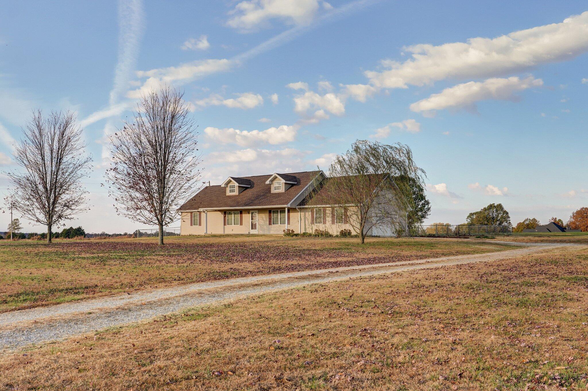 5489 South 244th Road Buffalo, MO 65622 - Photo 1 of 1 front view
