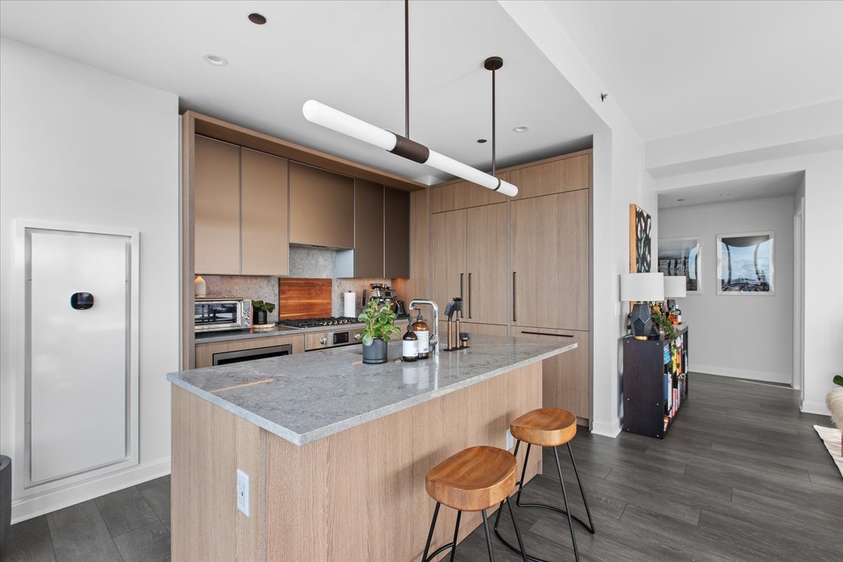 Undisclosed Address Chicago, IL 60607 - Photo 2 of 18 a kitchen with a table chairs refrigerator and cabinets