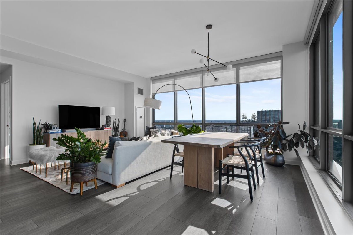 Undisclosed Address Chicago, IL 60607 - Photo 4 of 18 a living room with furniture a flat screen tv and a large window
