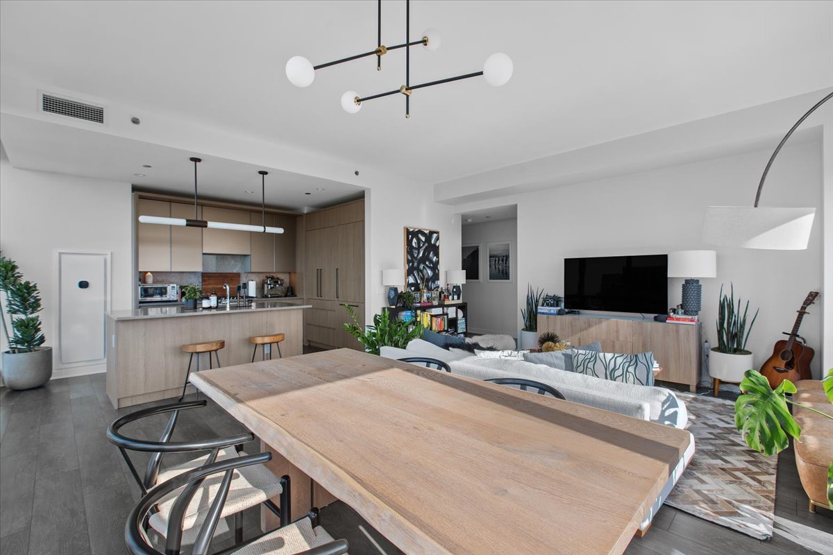 Undisclosed Address Chicago, IL 60607 - Photo 6 of 18 a living room with furniture and a flat screen tv