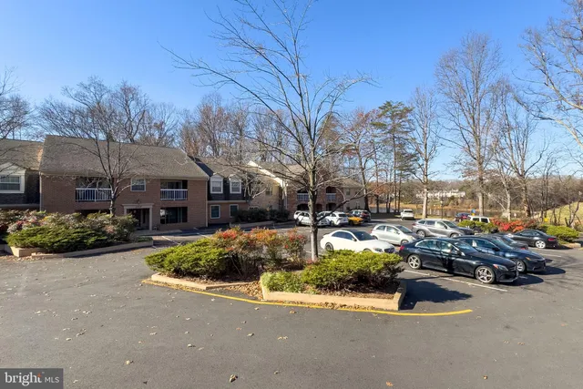 $394,888 | 5902 Cove Landing Road, Unit 202, Burke, VA 22015