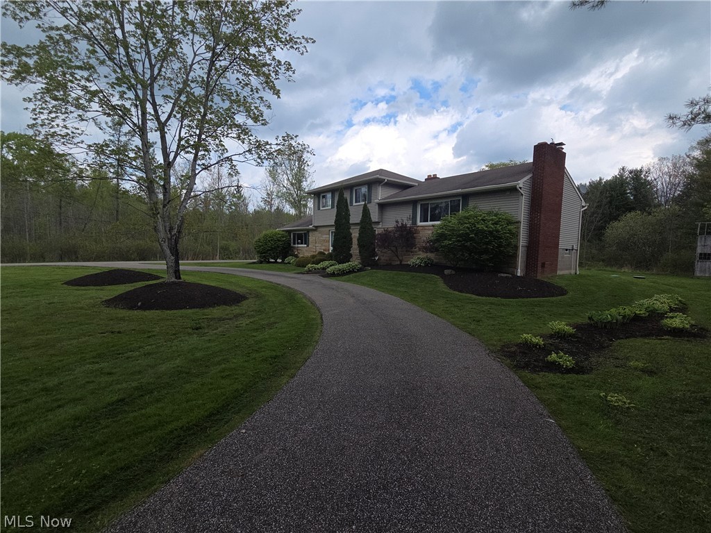 13047 Forest Road Burton, OH 44021 - Photo 4 of 47