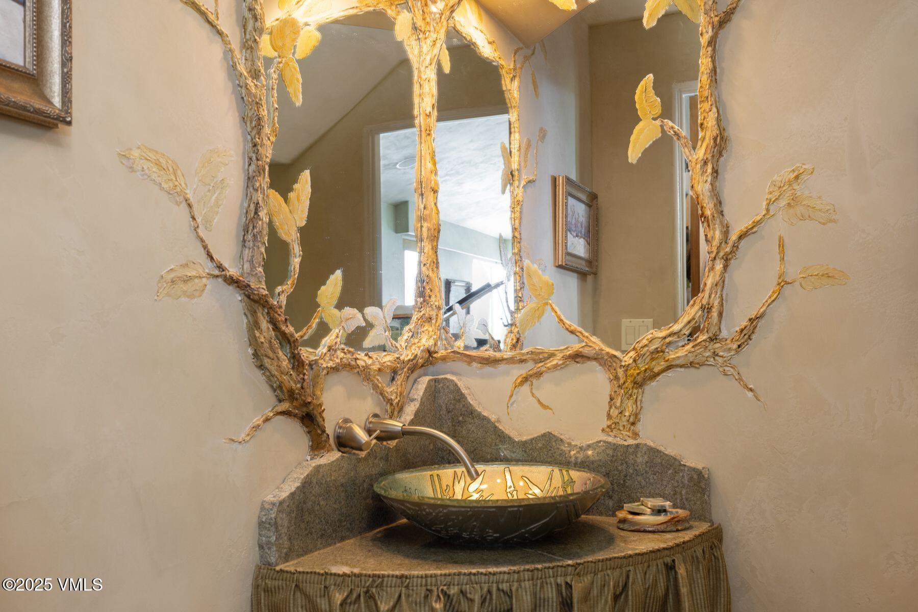 470 Winslow Road Edwards, CO 81632 - Photo 4 of 33 a close view of light fixtures