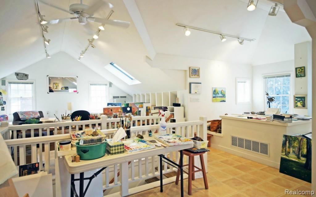 589 Washington Road Grosse Pointe, MI 48230 - Photo 20 of 23 22-photo-web-1680x1050-186052.jpg