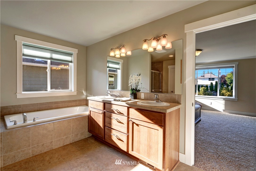 552 Monroe Avenue Northeast Renton, WA 98056 - Photo 14 of 25 Gallery Image 14