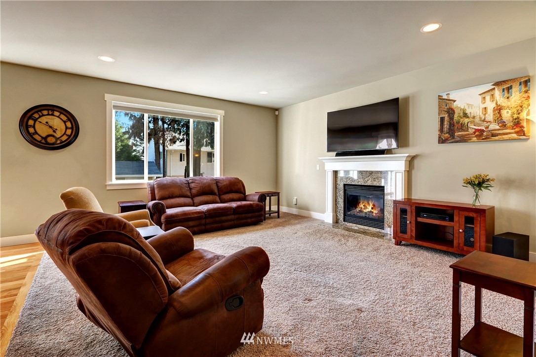 552 Monroe Avenue Northeast Renton, WA 98056 - Photo 8 of 25 Gallery Image 8