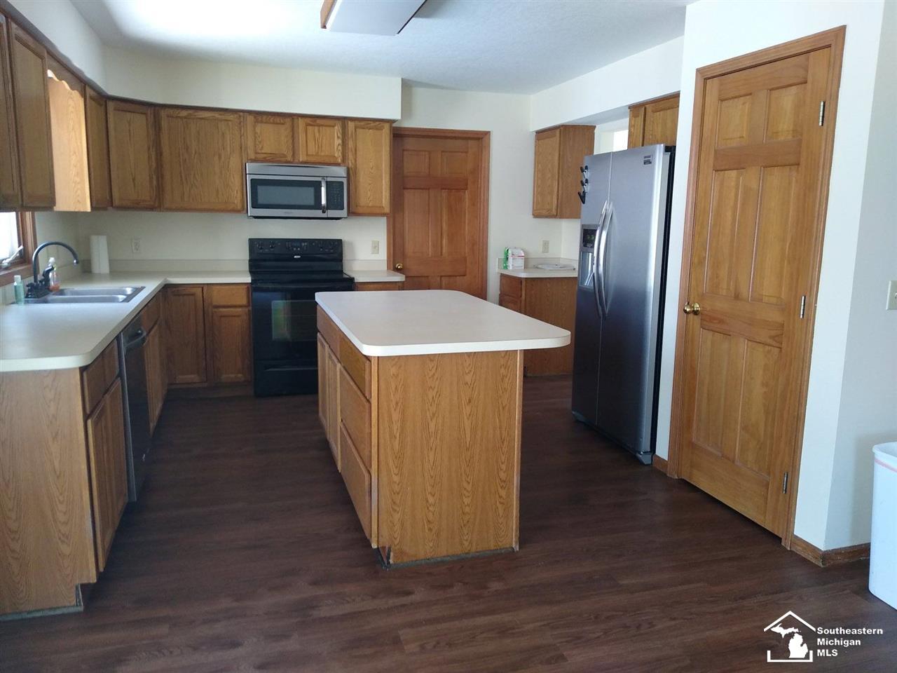 12066 Secor Road Petersburg, MI 49270 - Photo 6 of 38 50034621-5.JPG