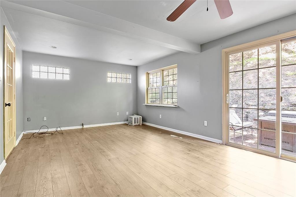 428 Pearce Road Pittsburgh, PA 15234 - Photo 11 of 18 Gallery Image 11