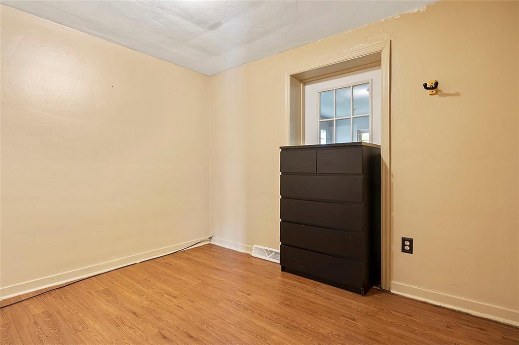 428 Pearce Road Pittsburgh, PA 15234 - Photo 8 of 18 Gallery Image 8