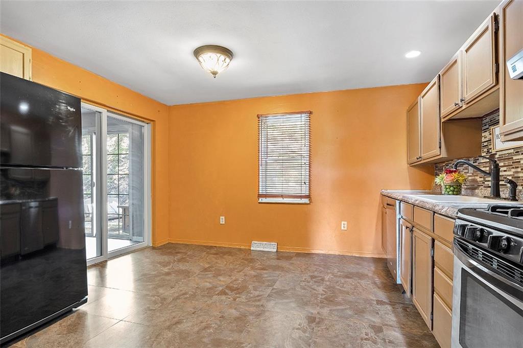 428 Pearce Road Pittsburgh, PA 15234 - Photo 10 of 18 Gallery Image 10