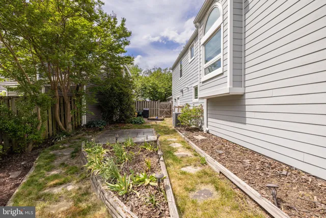 $3,500 | 6015 Good Lion Court, Alexandria, VA 22315