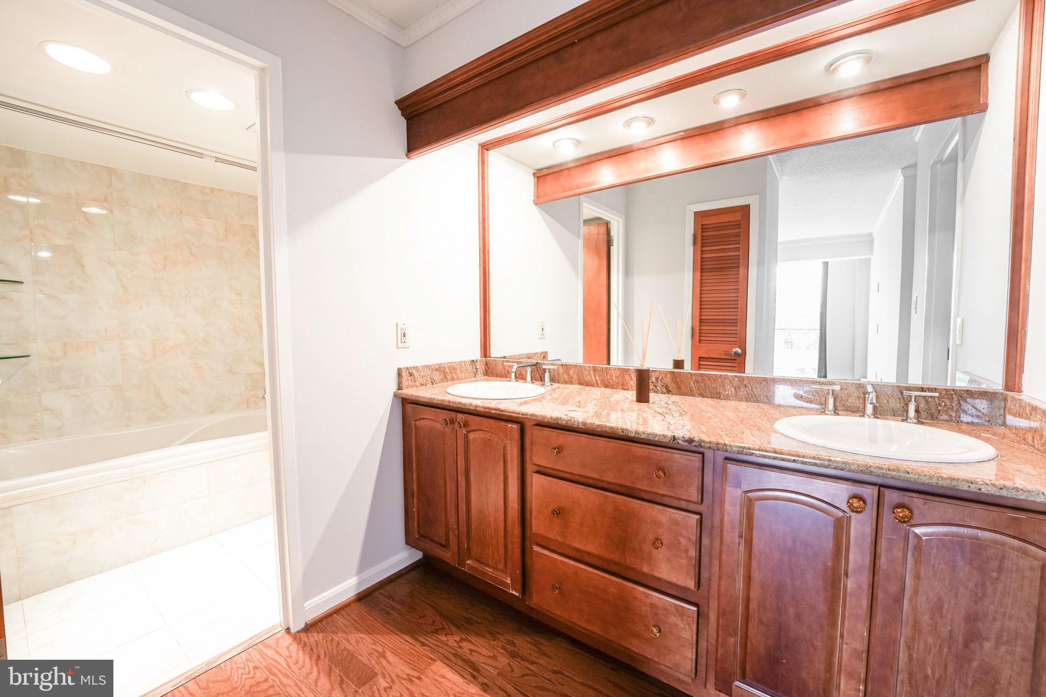 1808 Old Meadow Road, Unit 912 McLean, VA 22102 - Photo 20 of 33 Vanity with Double sinks
