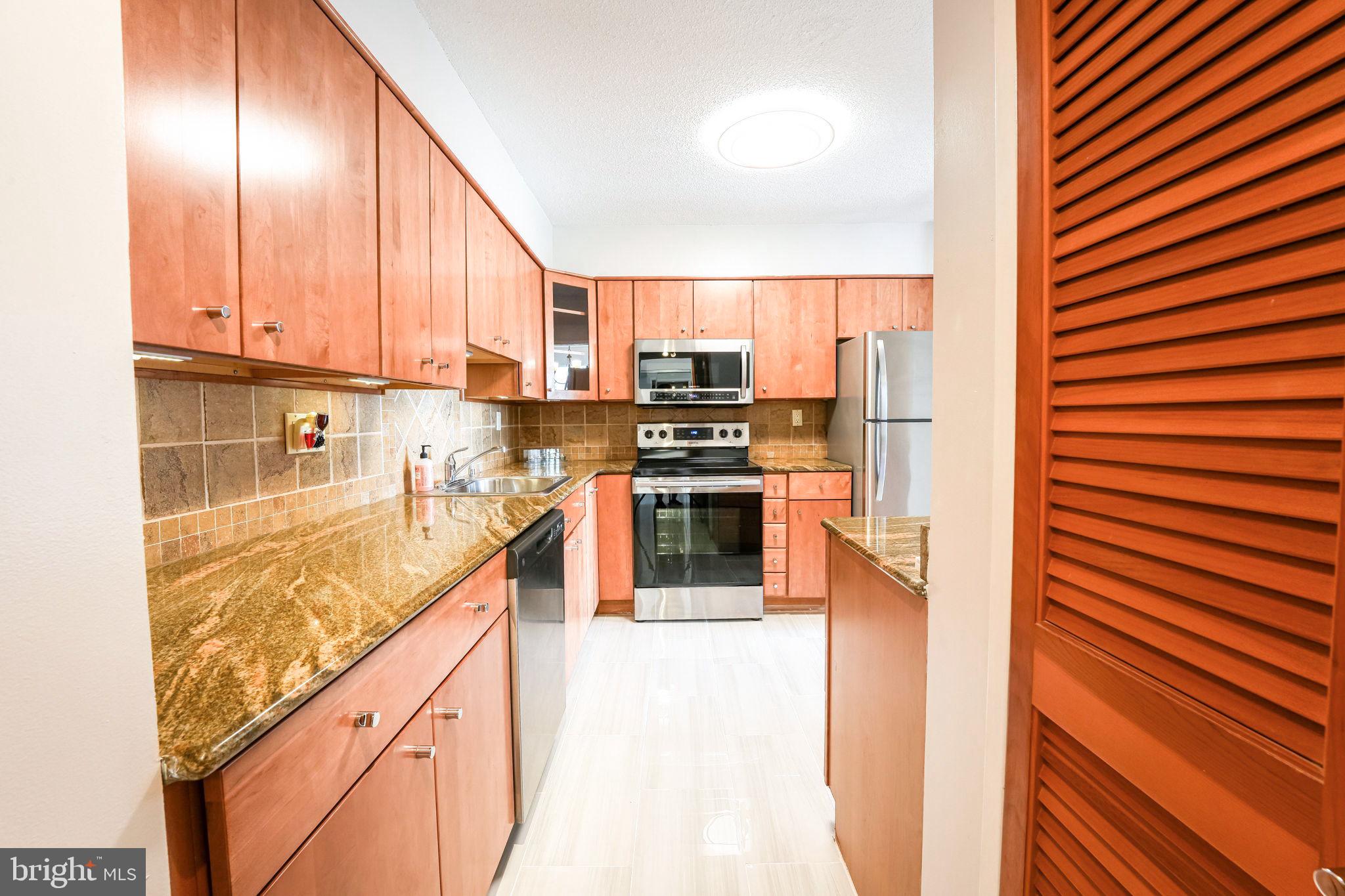1808 Old Meadow Road, Unit 912 McLean, VA 22102 - Photo 4 of 33 Kitchen with New Marble flooring