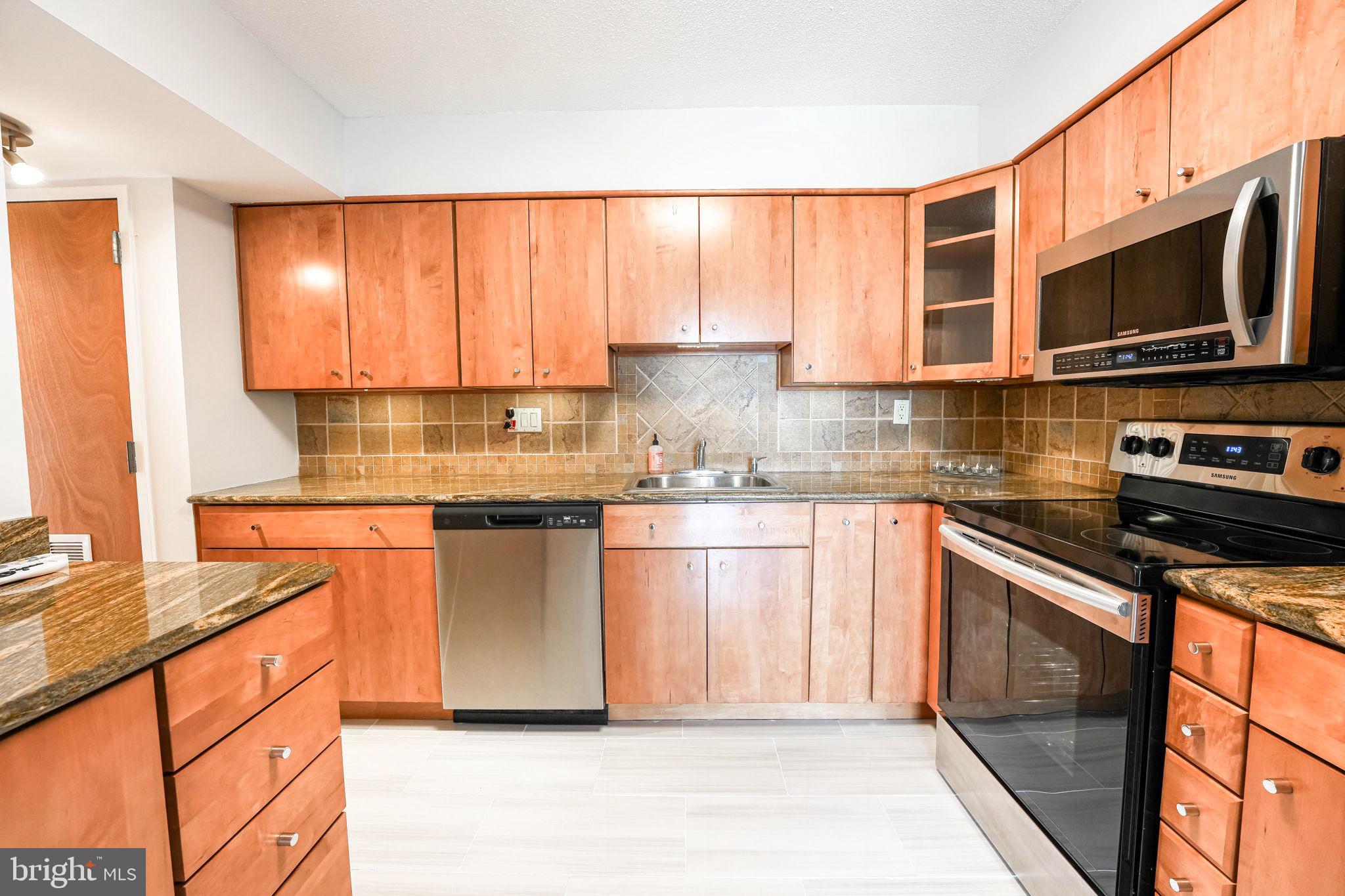1808 Old Meadow Road, Unit 912 McLean, VA 22102 - Photo 5 of 33 Granite Counter-Tops & Back sSplash
