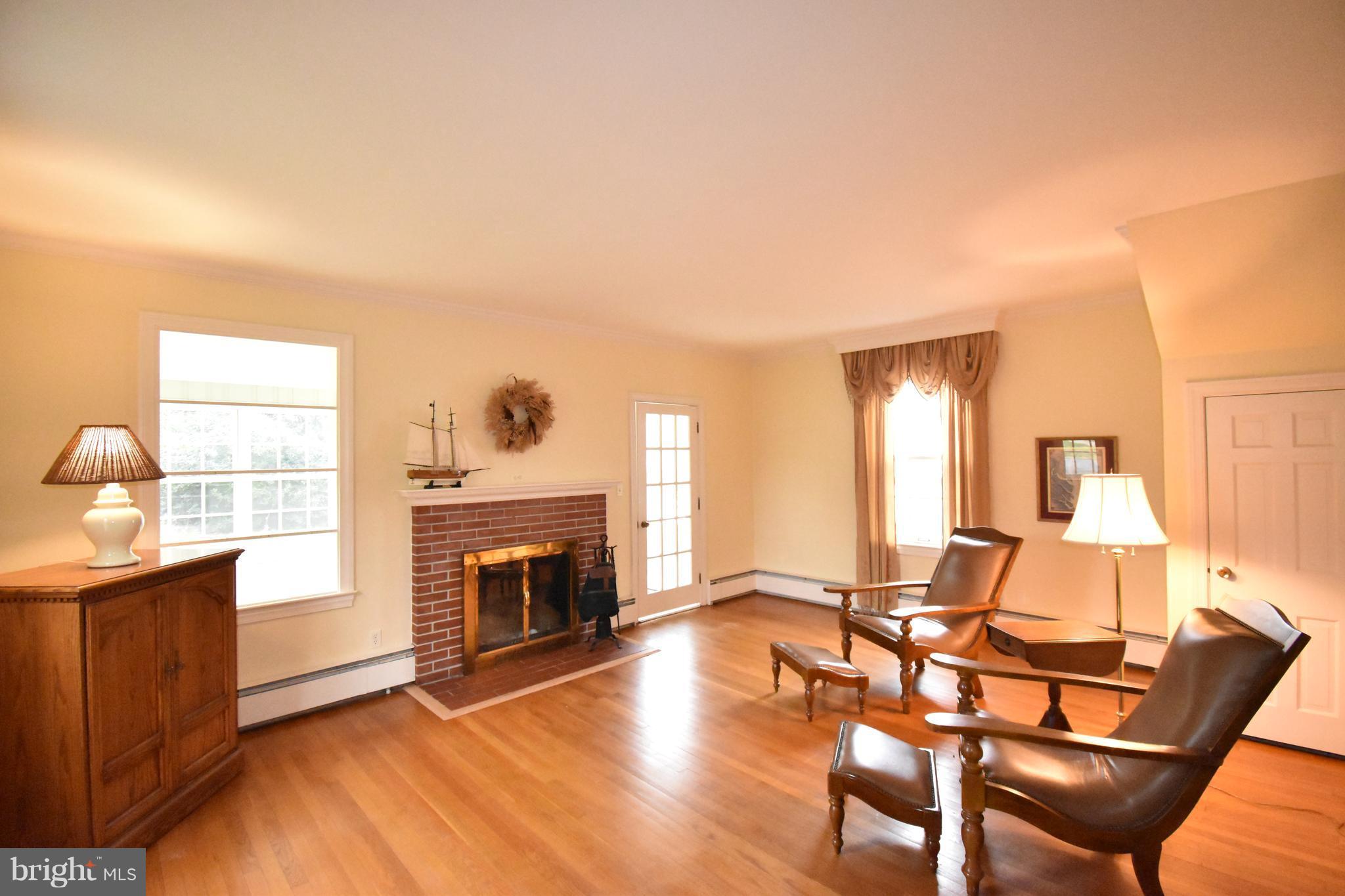 40 Algonquin Road Cambridge, MD 21613 - Photo 12 of 30 Living Room