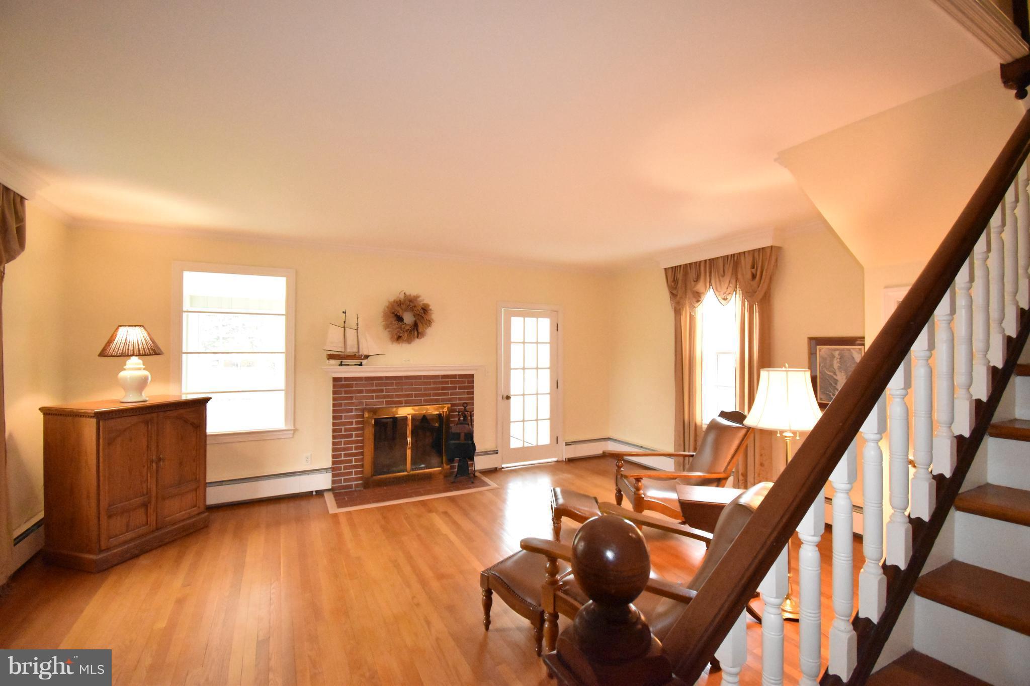 40 Algonquin Road Cambridge, MD 21613 - Photo 13 of 30 Living Room