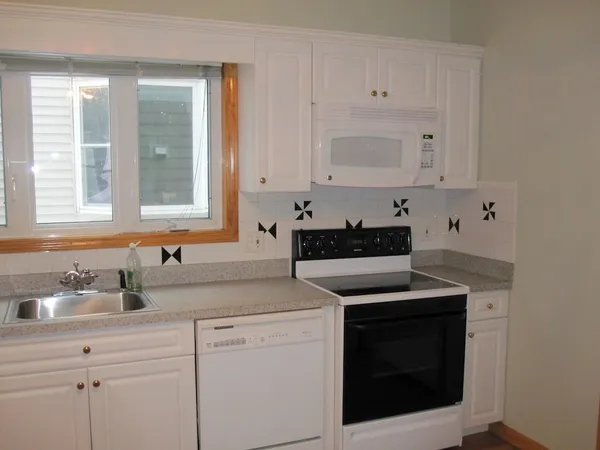$2,600 | 55 Elm Street, Unit 1, Watertown, MA 02472