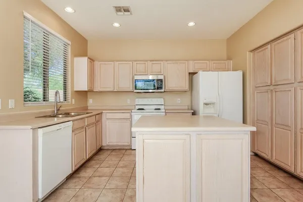 $2,450 | 20734 North 94th Lane, Peoria, AZ 85382