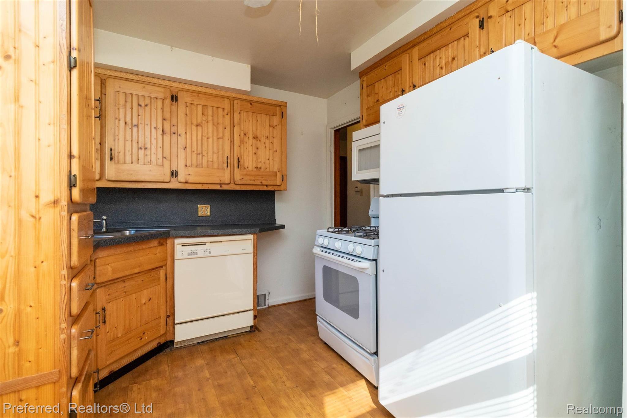 636 Sherbourne Street Inkster, MI 48141 - Photo 9 of 30 15.jpg