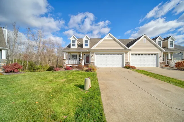 $339,900 | 4650 Suffolk Lane, Unit 31, Jackson, MI 49201