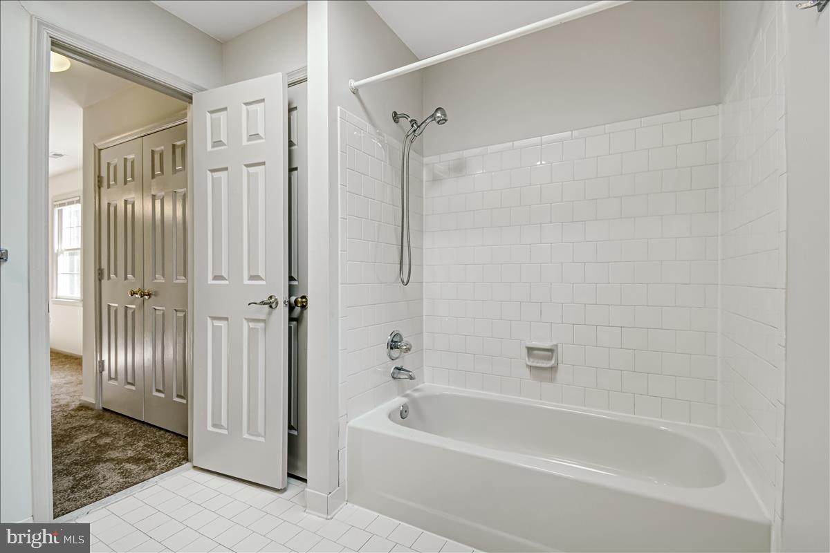 809 Hollywood Avenue Silver Spring, MD 20904 - Photo 26 of 36 Other Side of Primary Full Bath