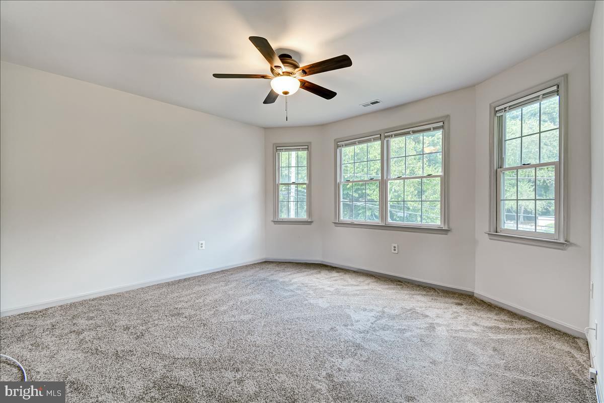 809 Hollywood Avenue Silver Spring, MD 20904 - Photo 27 of 36 Huge Gust Room with Bay Window