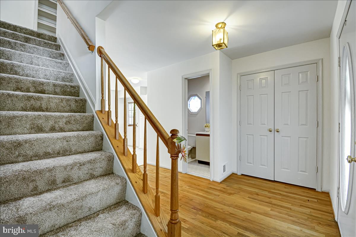 809 Hollywood Avenue Silver Spring, MD 20904 - Photo 4 of 36 Foyer area