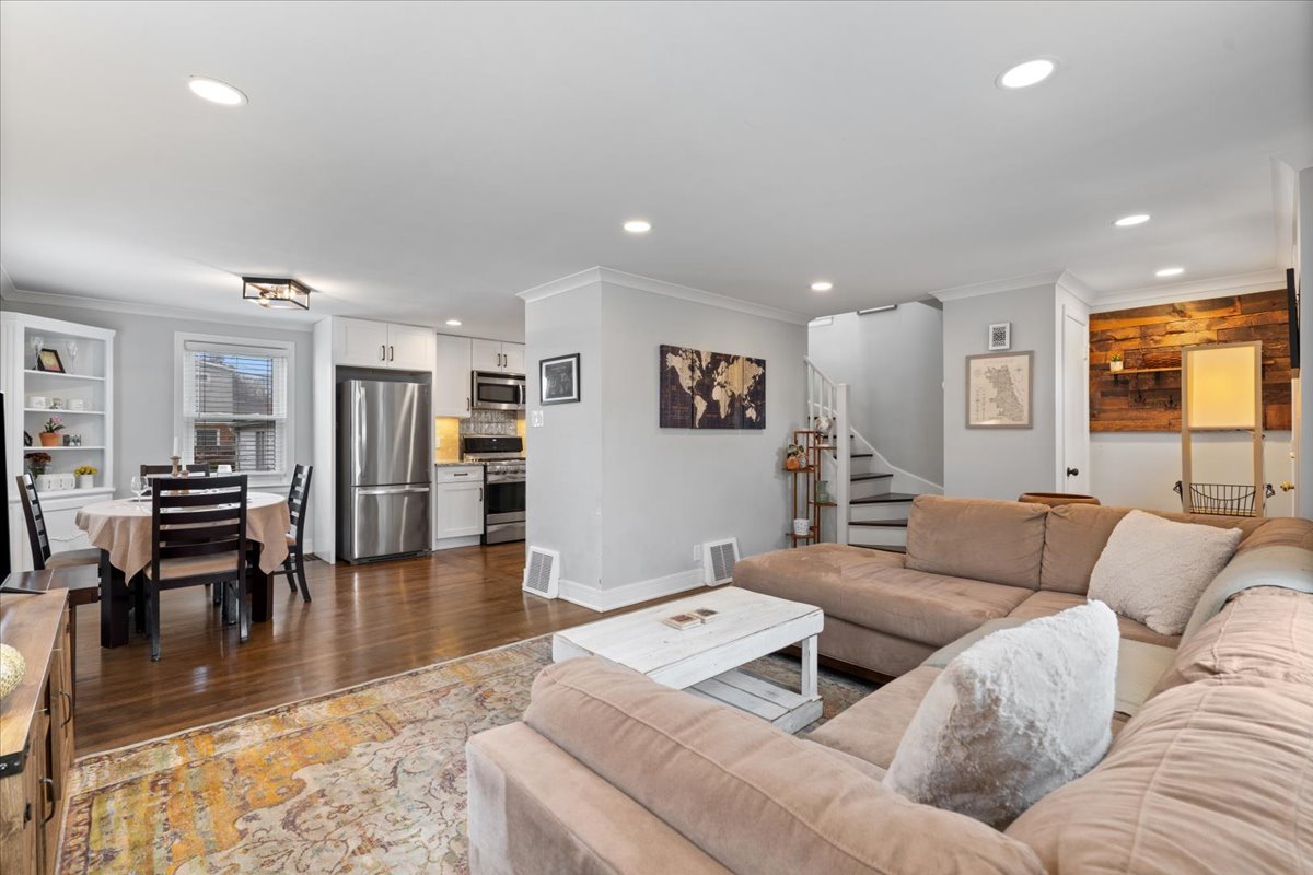 5542 North Osceola Avenue Chicago, IL 60656 - Photo 4 of 19