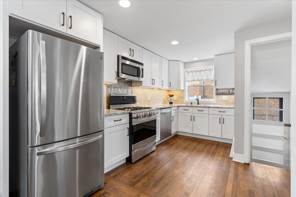 5542 North Osceola Avenue Chicago, IL 60656 - Photo 8 of 19