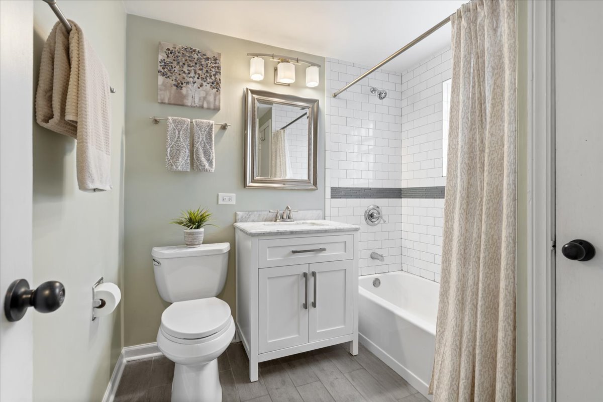 5542 North Osceola Avenue Chicago, IL 60656 - Photo 10 of 19