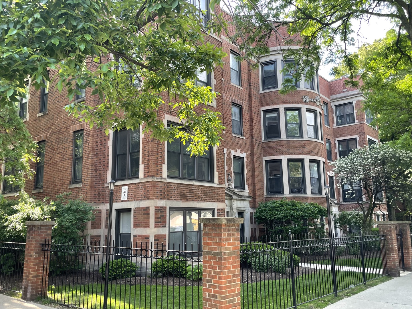 4121 North Sheridan Road, Unit 1S Chicago, IL 60613 - Photo 2 of 2 Gallery Image 2