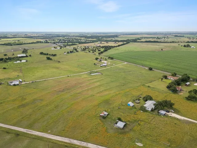 a view of a tennis court