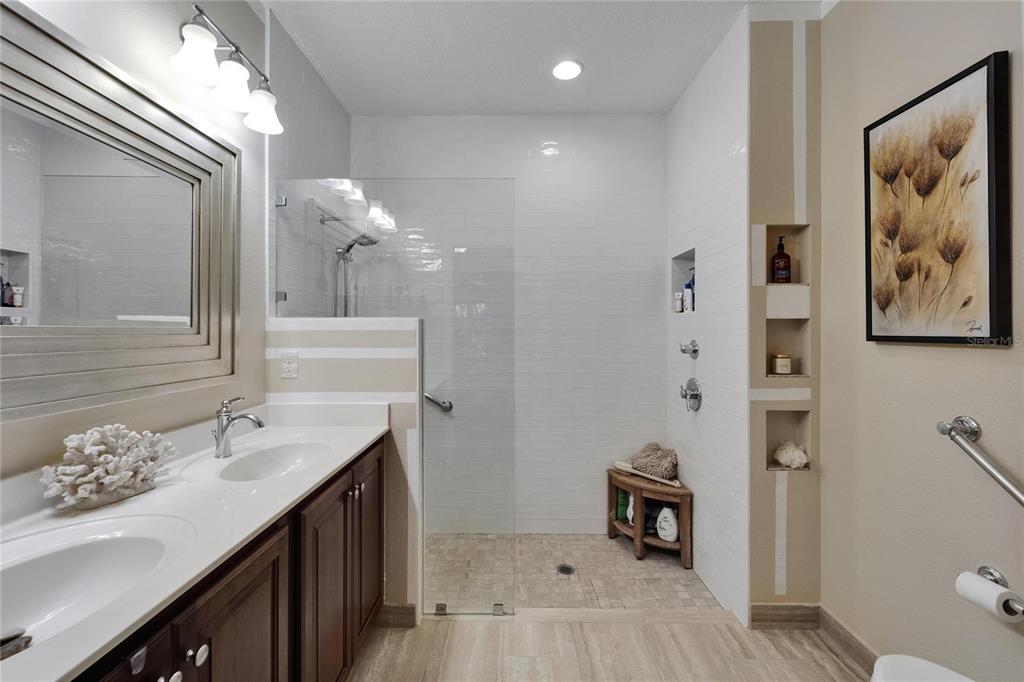 5646 Sunset Falls Drive Apollo Beach, FL 33572 - Photo 35 of 91