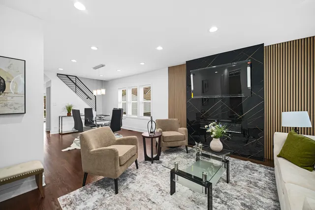 $559,900 | 3343 North Narragansett Avenue, Chicago, IL 60634