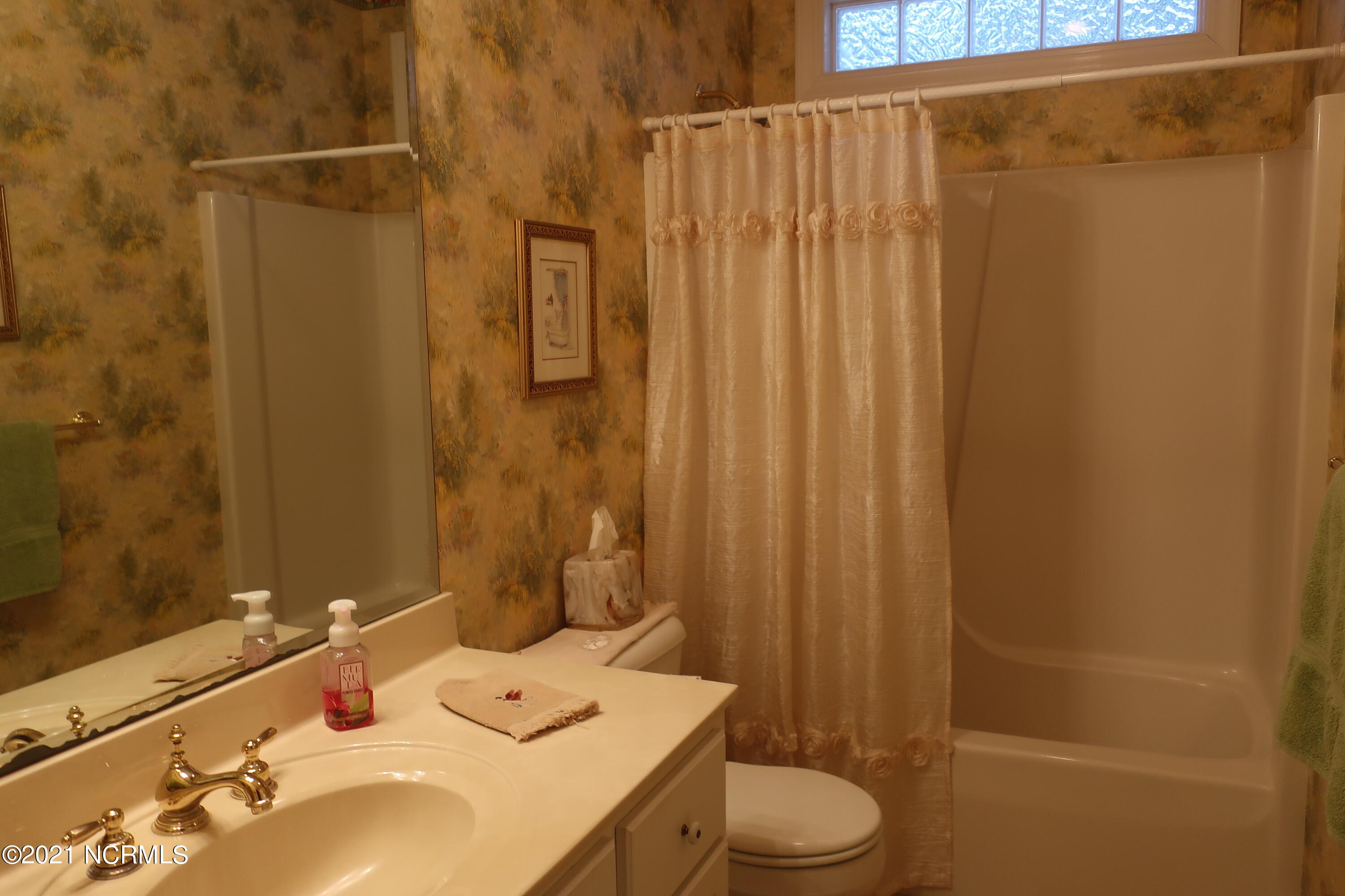 206 Channel Run Washington, NC 27889 - Photo 24 of 29 024 hall bathroom