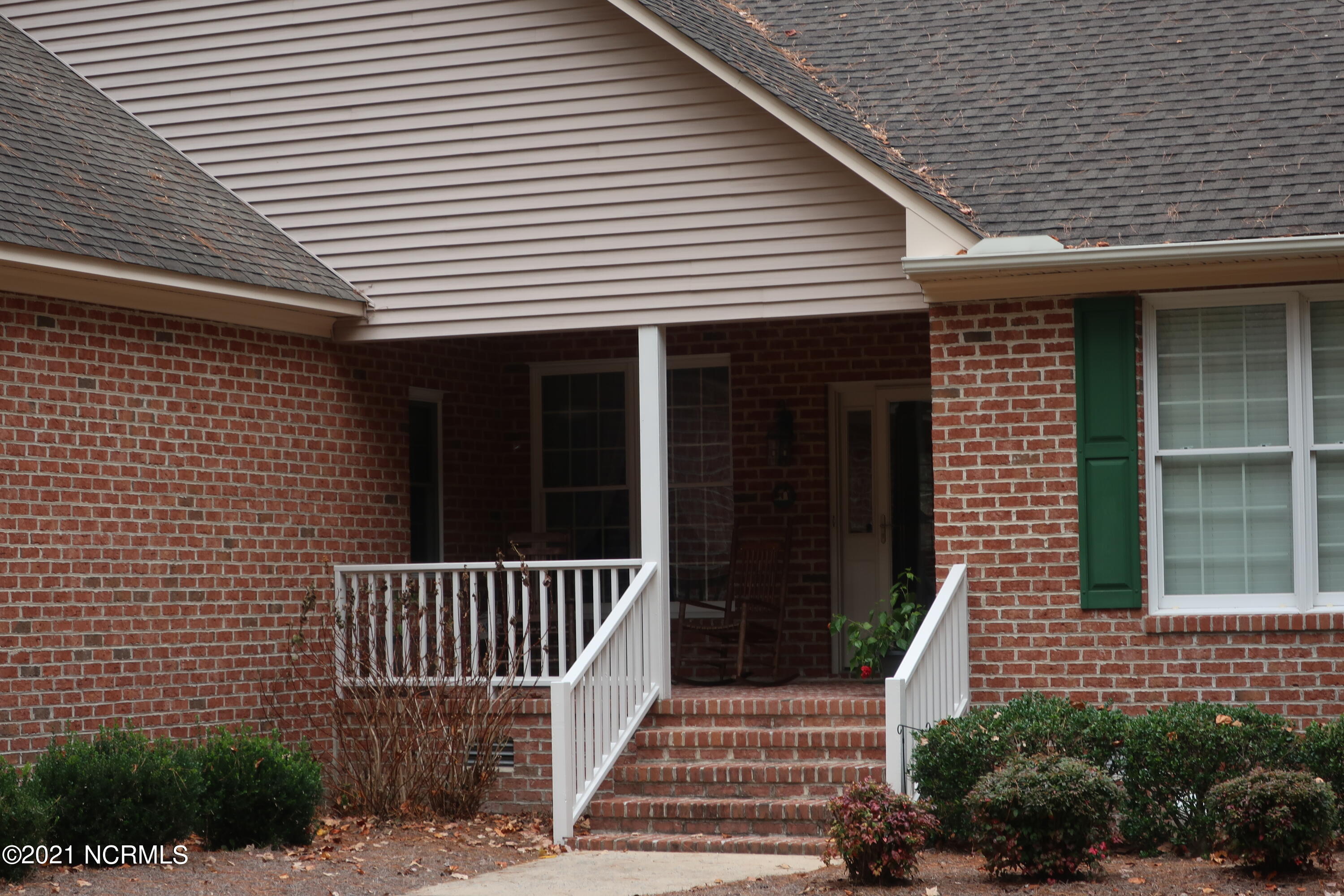 206 Channel Run Washington, NC 27889 - Photo 3 of 29 003 front entry