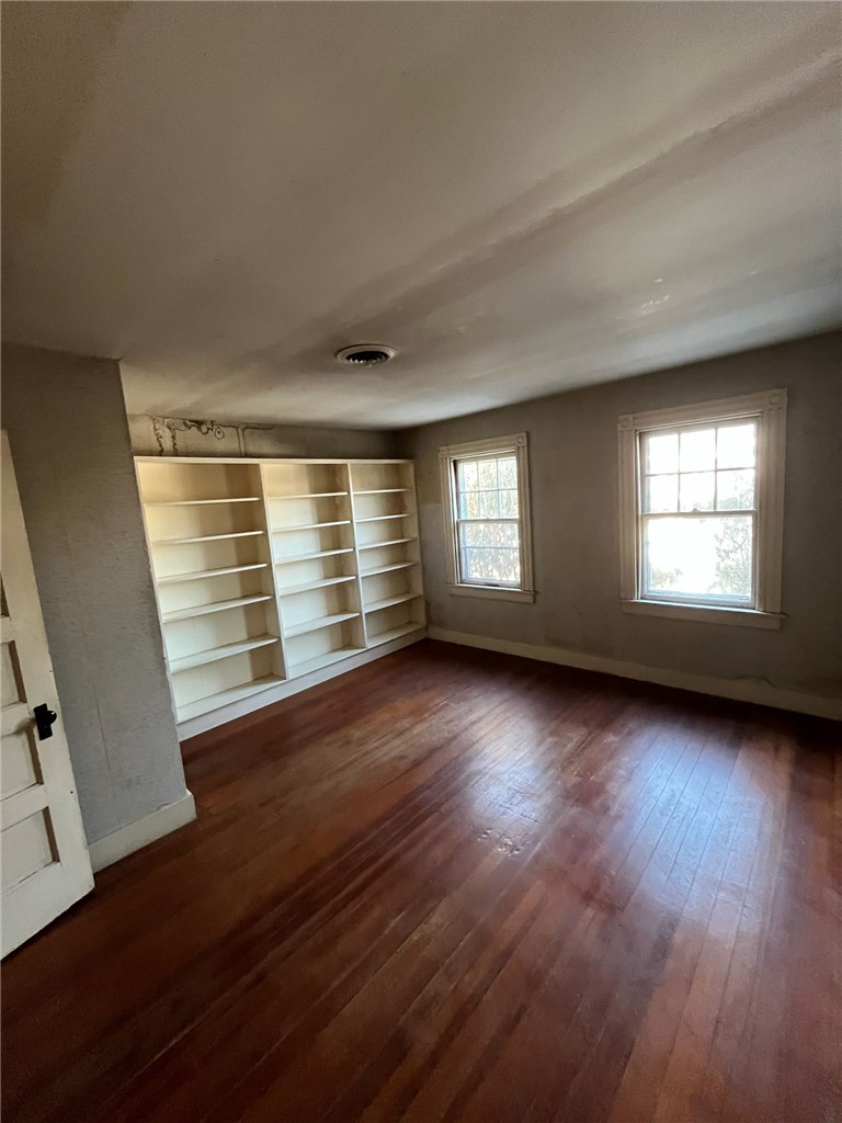 127 Longfellow Road Jamestown, RI 02835 - Photo 17 of 21 2nd Floor, Middle BR