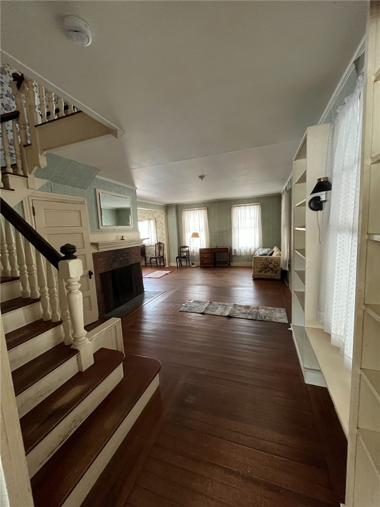 127 Longfellow Road Jamestown, RI 02835 - Photo 7 of 21 Entryway Hall