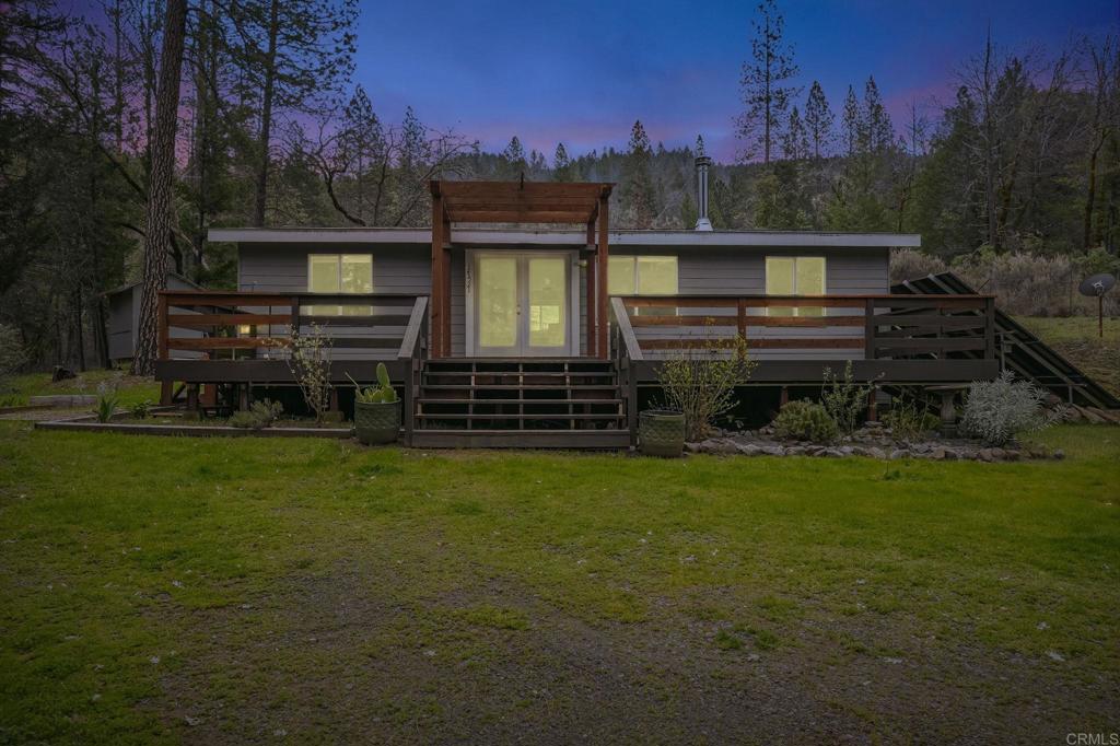 a view of a house with a yard