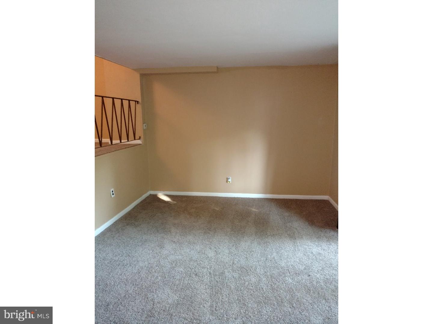 3734 Academy Road Philadelphia, PA 19154 - Photo 11 of 25 Living Room