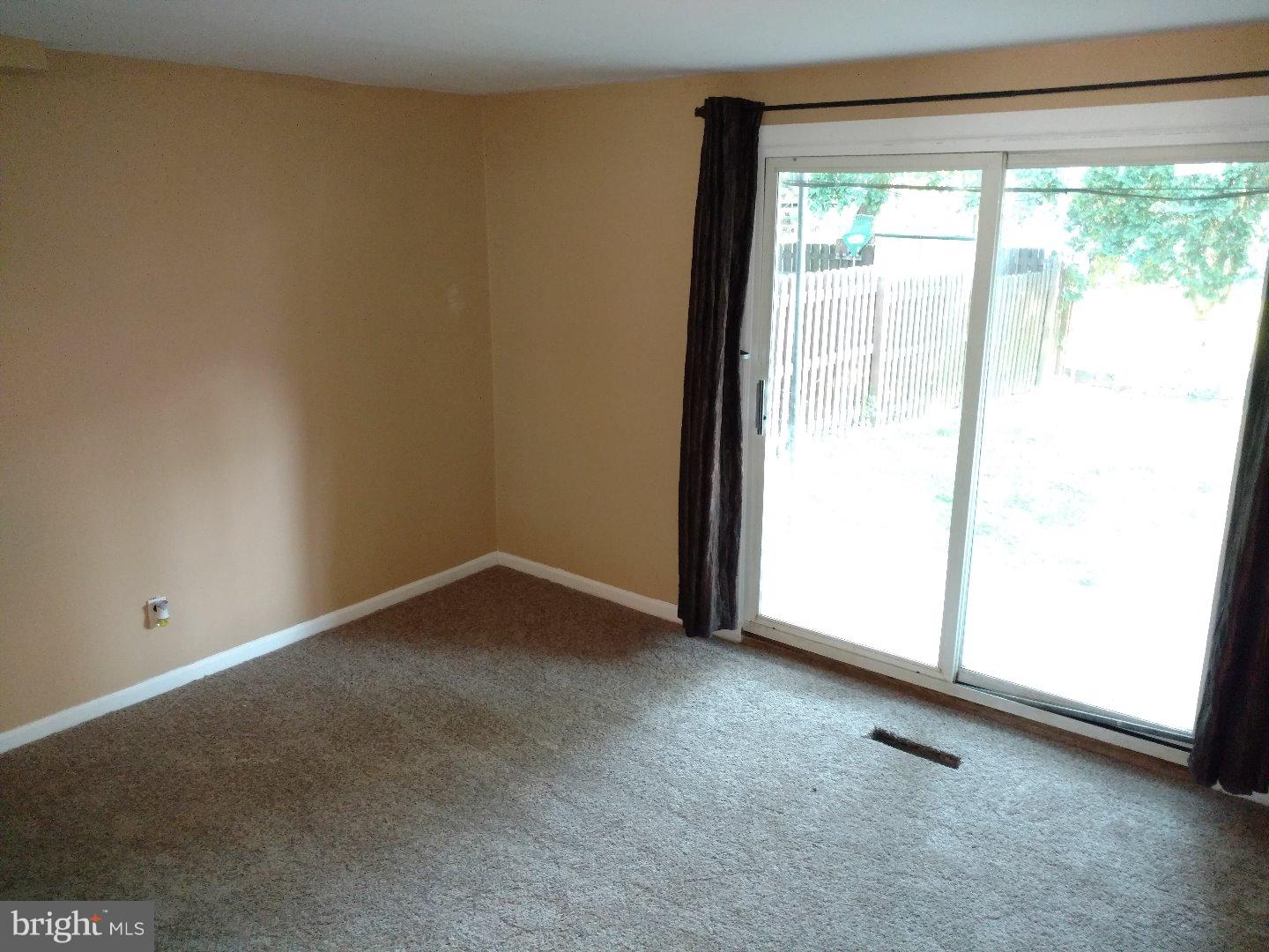 3734 Academy Road Philadelphia, PA 19154 - Photo 12 of 25 Living Room