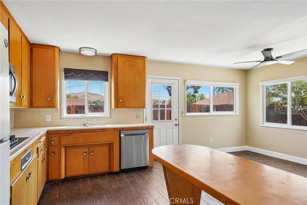 3595 Watkins Drive Riverside, CA 92507 - Photo 17 of 48