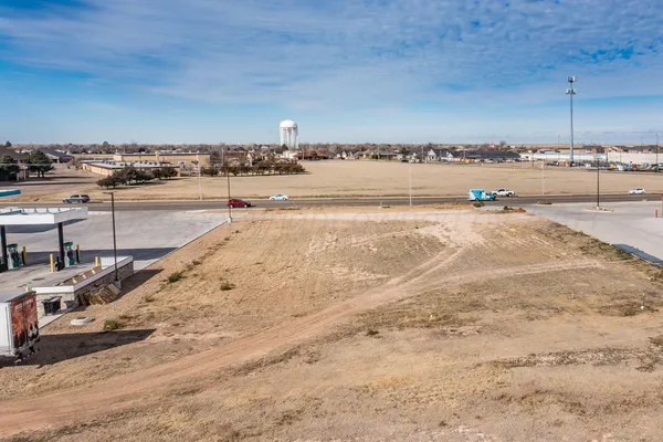 $345,000 | 2410 Perryton Parkway, Pampa, TX 79065