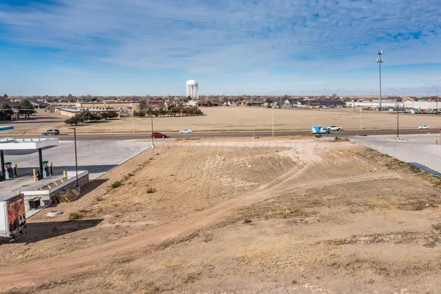 $345,000 | 2410 Perryton Parkway, Pampa, TX 79065