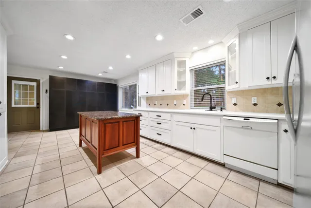 $335,000 | 19431 Joanleigh Drive, Spring, TX 77388